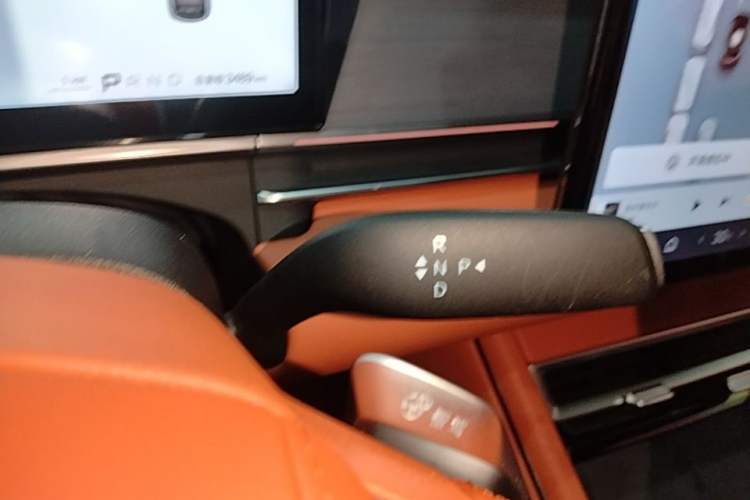 Used BYD Tang L 2025 DM 175KM Drone Player Edition Gear Lever