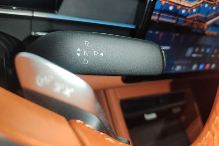 Used BYD Tang L 2025 DM 175KM Drone Player Edition Gear Lever
