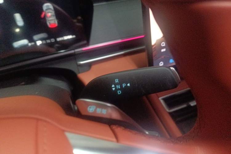 Used BYD Tang L 2025 DM 175KM Drone Player Edition Gear Lever