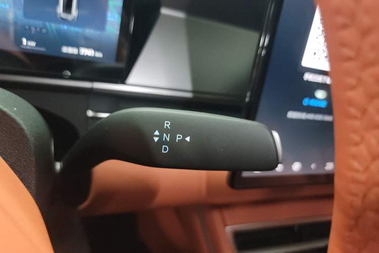 Used BYD Tang L 2025 DM 215KM LiDAR Flagship Model Gear Lever