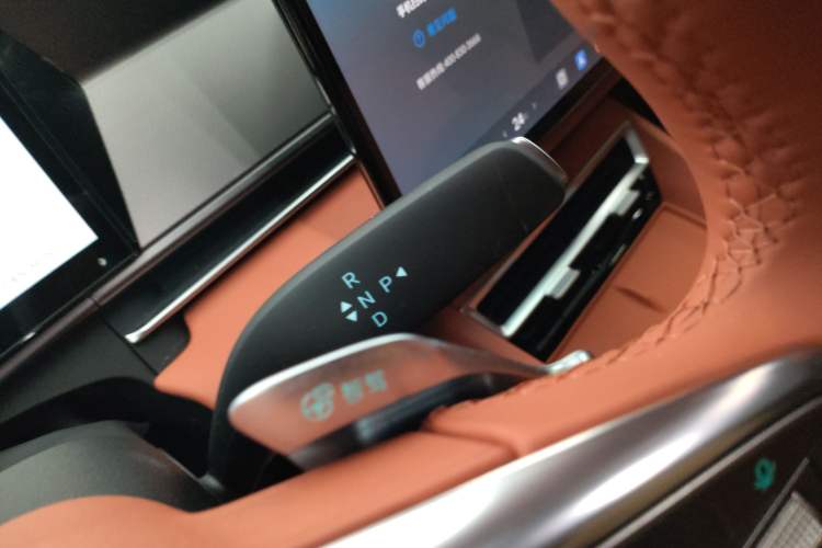 Used BYD Tang L 2025 DM 215KM LiDAR Flagship Model Gear Lever