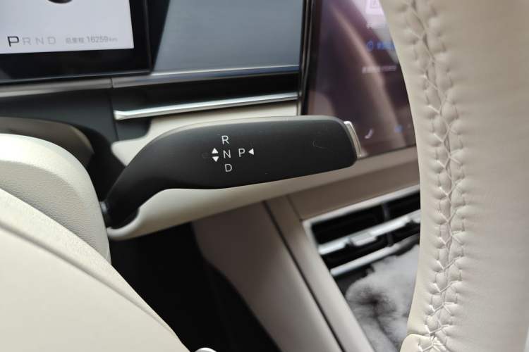 Used BYD Tang L 2025 EV 600KM All-Wheel-Drive LiDAR Flagship Model Gear Lever