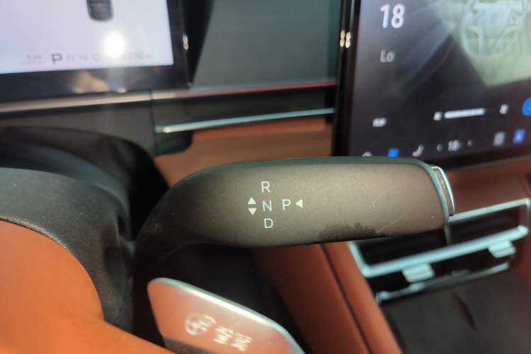 Used BYD Tang L 2025 DM 175KM Drone Player Edition Gear Lever