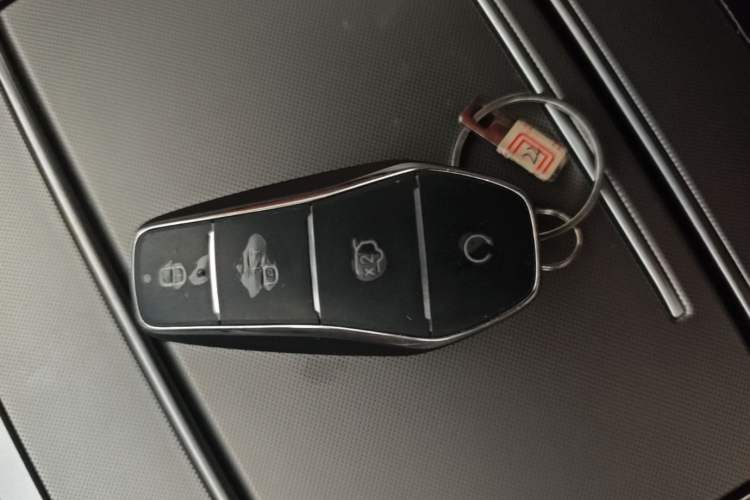 Used BYD Tang L 2025 DM 175KM Drone Player Edition Interior 1