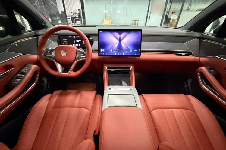 Used BYD Tang L 2025 DM 175KM Drone Player Edition Interior 1
