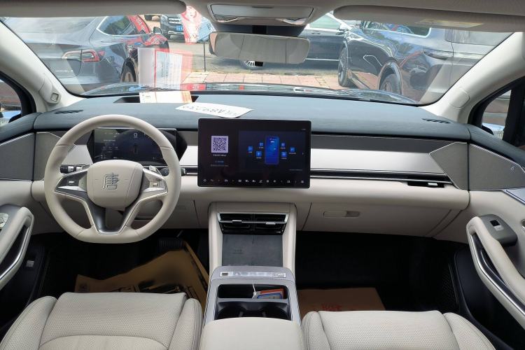 Used BYD Tang L 2025 DM 215KM LiDAR Flagship Model Interior 1