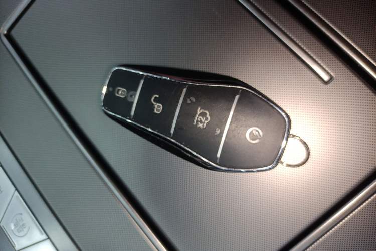 Used BYD Tang L 2025 DM 175KM Drone Player Edition Interior 1