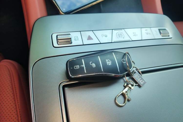 Used BYD Tang L 2025 DM 175KM Drone Player Edition Interior 1