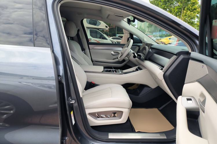 Used BYD Tang L 2025 DM 215KM LiDAR Flagship Model Interior 12
