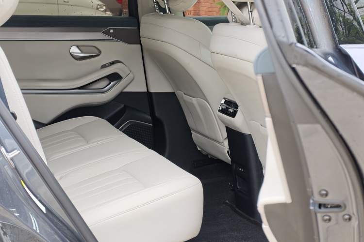 Used BYD Tang L 2025 EV with 670 km Range LiDAR and Premium Features Interior 2