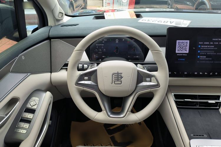 Used BYD Tang L 2025 DM 215KM LiDAR Flagship Model Interior 2