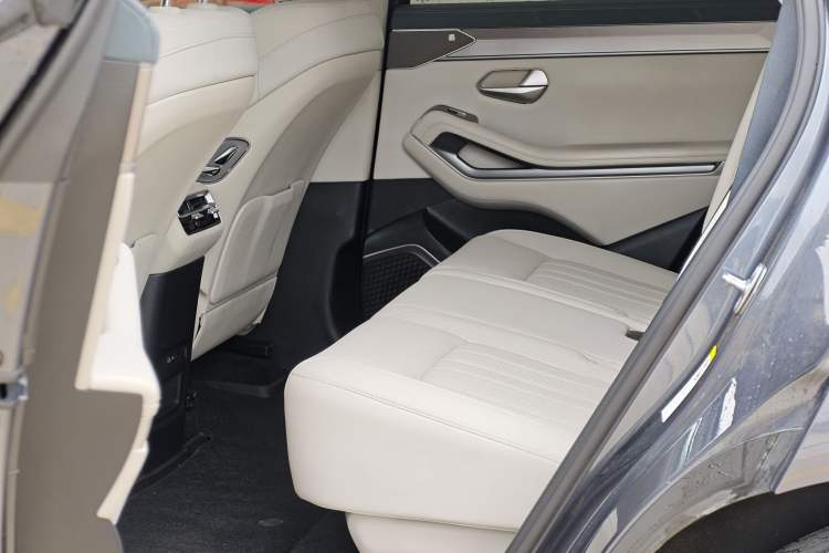 Used BYD Tang L 2025 EV with 670 km Range LiDAR and Premium Features Interior 3