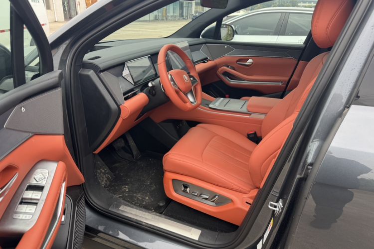 Used BYD Tang L 2025 EV 600KM All-Wheel-Drive LiDAR Flagship Model Interior 3