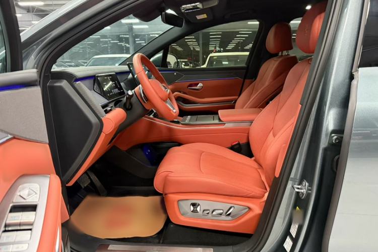 Used BYD Tang L 2025 DM 175KM Drone Player Edition Interior 3