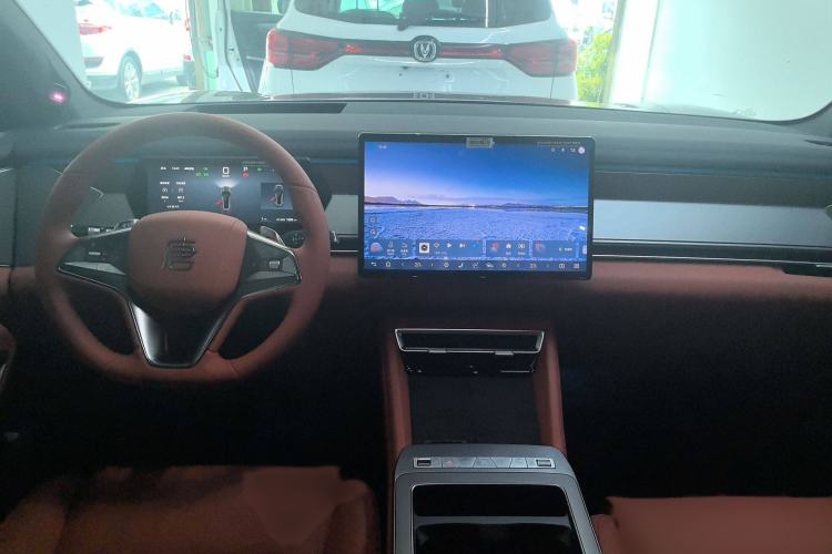 Used BYD Tang L 2025 DM 215KM LiDAR Flagship Model Interior 3