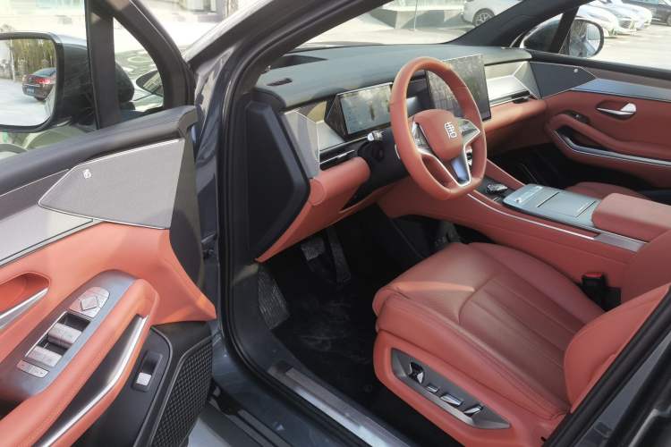 Used BYD Tang L 2025 DM 200KM Four-Wheel Drive LiDAR Flagship Model Interior 3