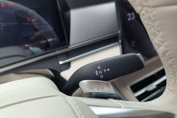 Used BYD Tang L 2025 DM 215KM LiDAR Flagship Model Interior 5