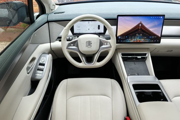 Used BYD Tang L 2025 EV with 670 km Range LiDAR and Premium Features Interior 6