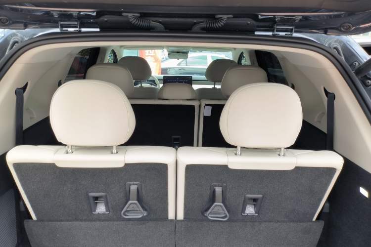 Used BYD Tang L 2025 DM 215KM LiDAR Flagship Model Interior 6