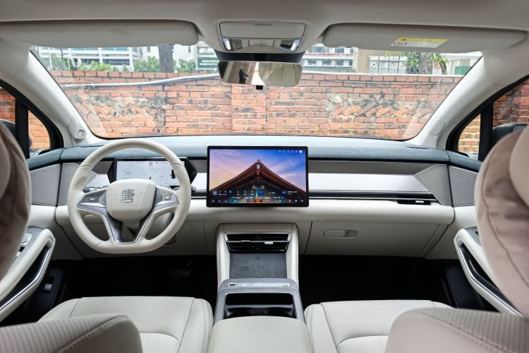 Used BYD Tang L 2025 EV with 670 km Range LiDAR and Premium Features Interior 7