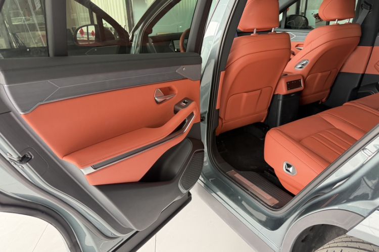 Used BYD Tang L 2025 DM 175KM Drone Player Edition Interior 7