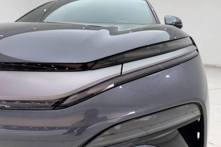Used BYD Tang L 2025 EV with 670 km Range LiDAR and Premium Features Left Front Headlight