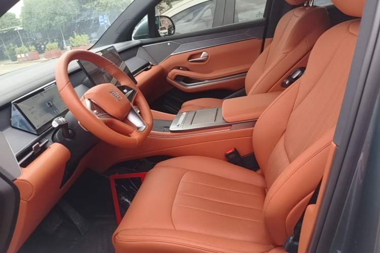 Used BYD Tang L 2025 DM 175KM Drone Player Edition Left Front Seat