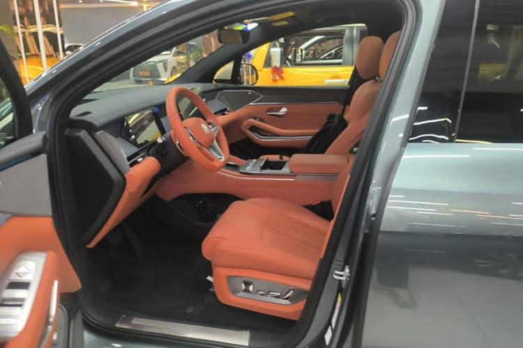 Used BYD Tang L 2025 DM 175KM Drone Player Edition Left Front Seat