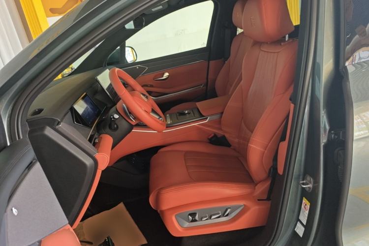 Used BYD Tang L 2025 DM 175KM Drone Player Edition Left Front Seat