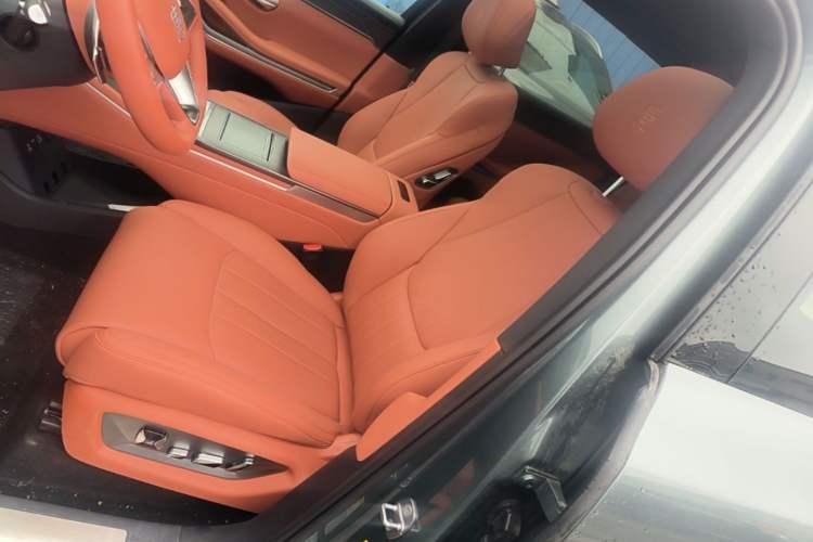 Used BYD Tang L 2025 DM 175KM Drone Player Edition Left Front Seat