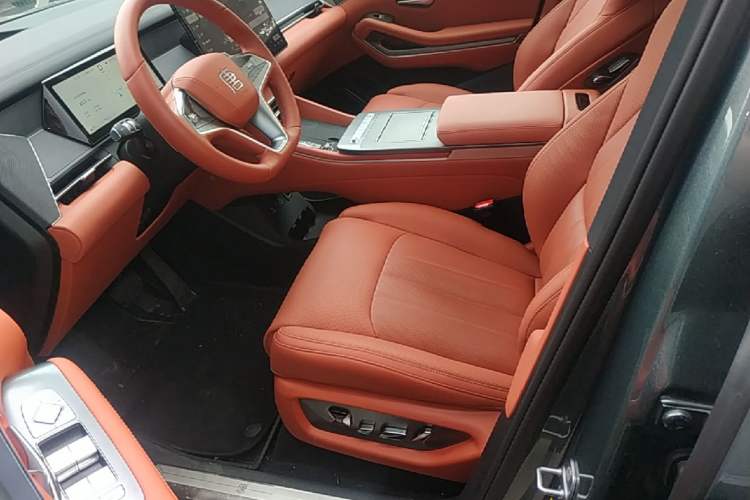 Used BYD Tang L 2025 DM 175KM Drone Player Edition Left Front Seat