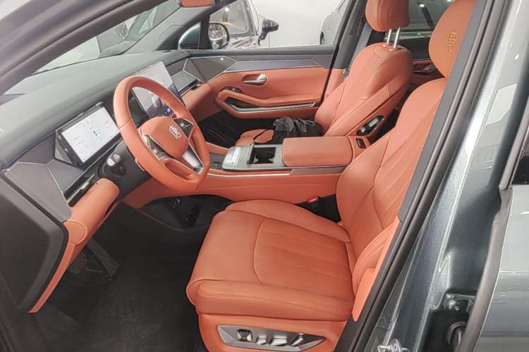 Used BYD Tang L 2025 DM 175KM Drone Player Edition Left Front Seat