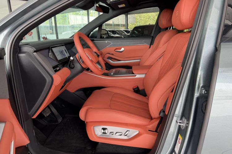Used BYD Tang L 2025 DM 175KM Drone Player Edition Left Front Seat