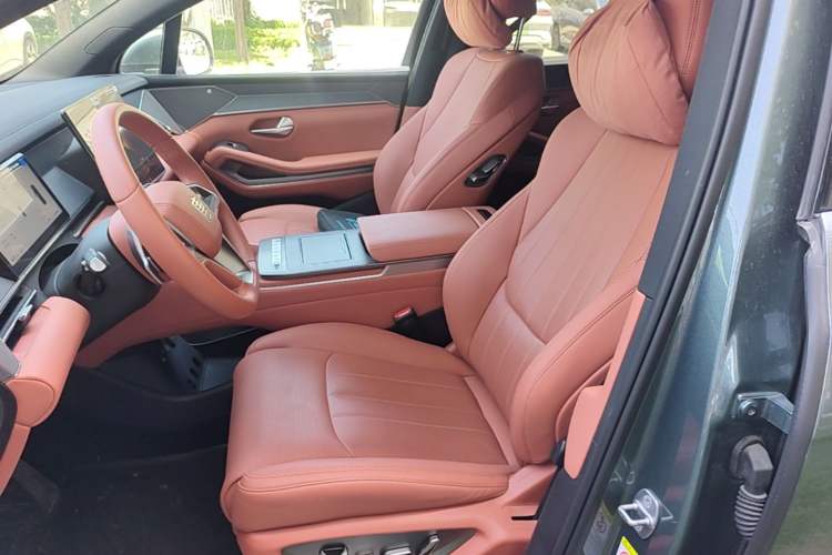Used BYD Tang L 2025 DM 175KM Drone Player Edition Left Front Seat