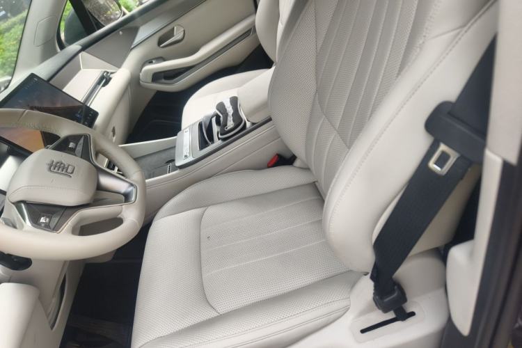 Used BYD Tang L 2025 EV with 670 km Range LiDAR and Premium Features Left Front Seat