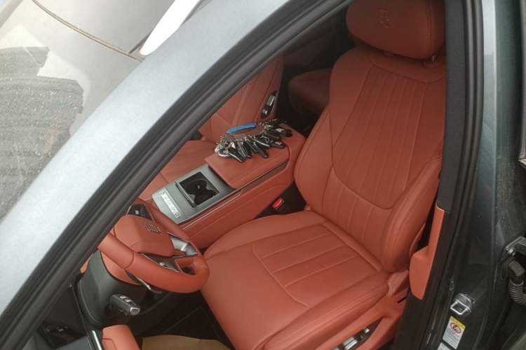 Used BYD Tang L 2025 DM 175KM Drone Player Edition Left Front Seat