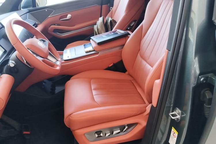 Used BYD Tang L 2025 DM 175KM Drone Player Edition Left Front Seat