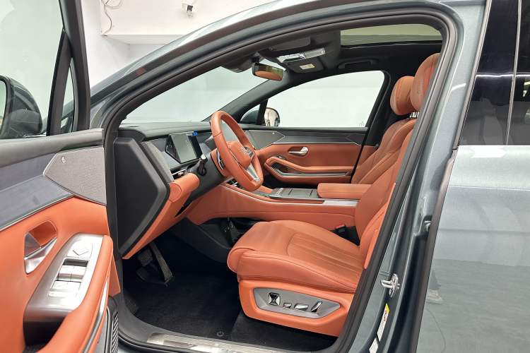 Used BYD Tang L 2025 DM 175KM Drone Player Edition Left Front Seat