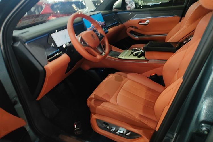 Used BYD Tang L 2025 DM 175KM Drone Player Edition Left Front Seat