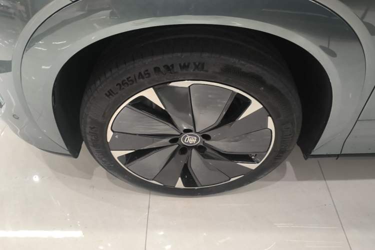 Used BYD Tang L 2025 DM 175KM Drone Player Edition Left Front Wheel Hub