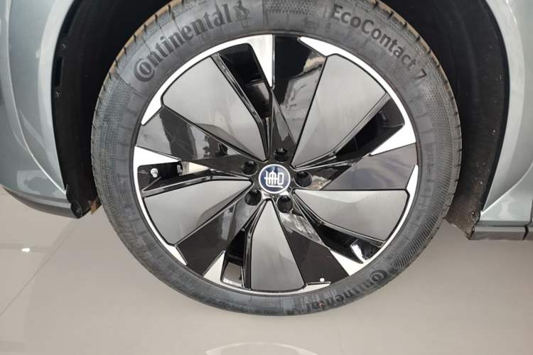 Used BYD Tang L 2025 DM 175KM Drone Player Edition Left Front Wheel Hub