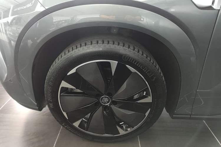 Used BYD Tang L 2025 DM 175KM Drone Player Edition Left Front Wheel Hub
