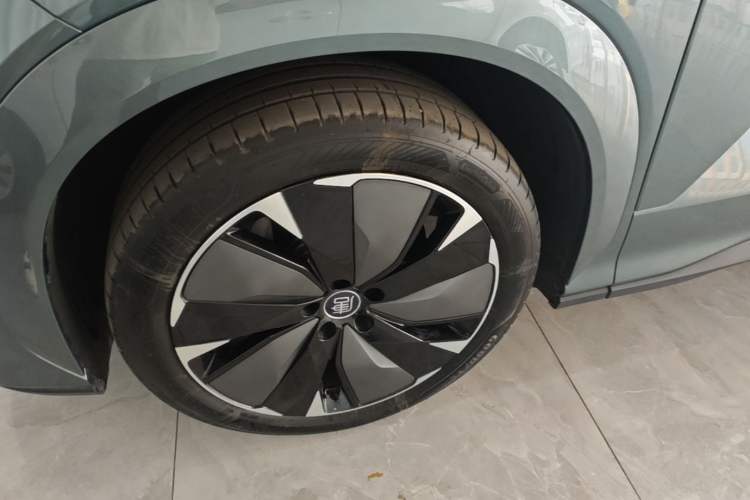 Used BYD Tang L 2025 DM 175KM Drone Player Edition Left Front Wheel Hub