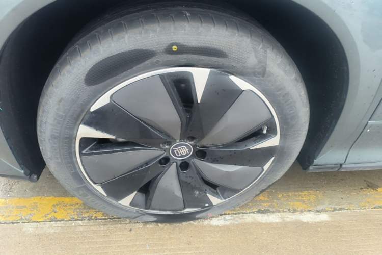 Used BYD Tang L 2025 DM 175KM Drone Player Edition Left Front Wheel Hub