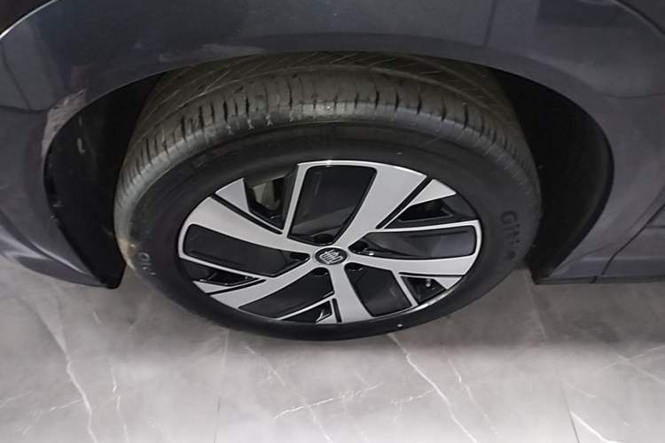 Used BYD Tang L 2025 DM 200KM Four-Wheel Drive LiDAR Flagship Model Left Front Wheel Hub