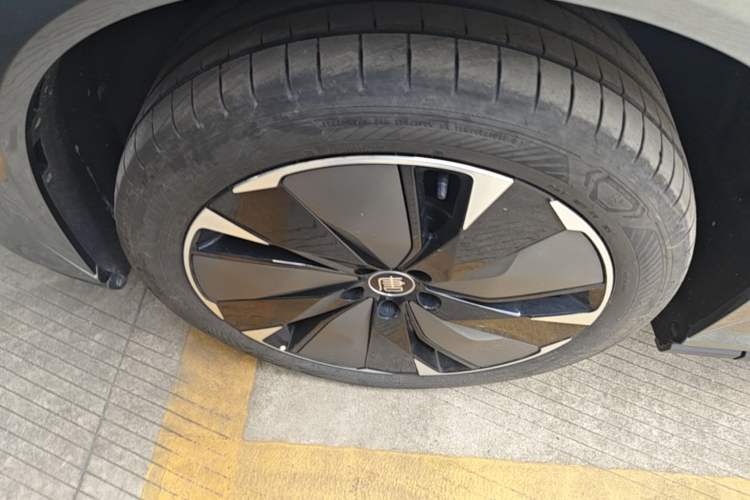 Used BYD Tang L 2025 DM 175KM Drone Player Edition Left Front Wheel Hub
