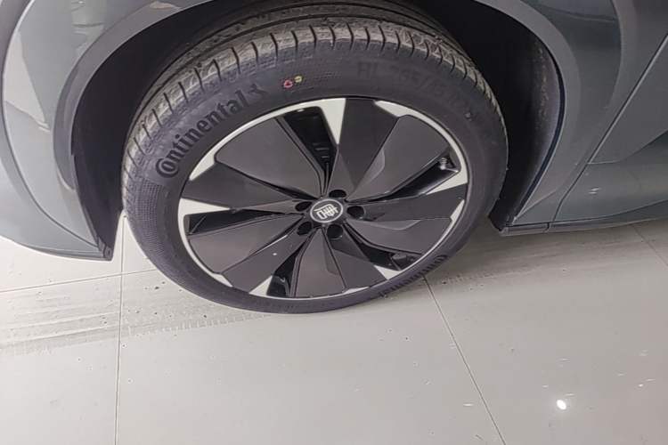 Used BYD Tang L 2025 DM 175KM Drone Player Edition Left Front Wheel Hub