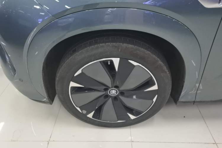 Used BYD Tang L 2025 DM 175KM Drone Player Edition Left Front Wheel Hub