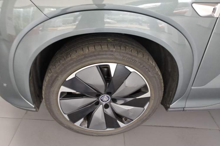 Used BYD Tang L 2025 DM 175KM Drone Player Edition Left Front Wheel Hub