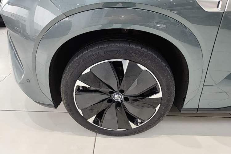 Used BYD Tang L 2025 DM 175KM Drone Player Edition Left Front Wheel Hub